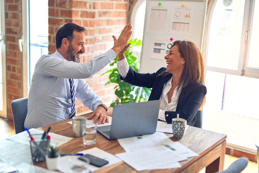 Đội ngũ nhà tuyển dụng thảo luận về tuyển dụng